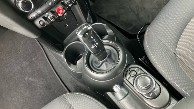 MINI Hatchback 1.5 Cooper Classic 3dr Auto Petrol Hatchback